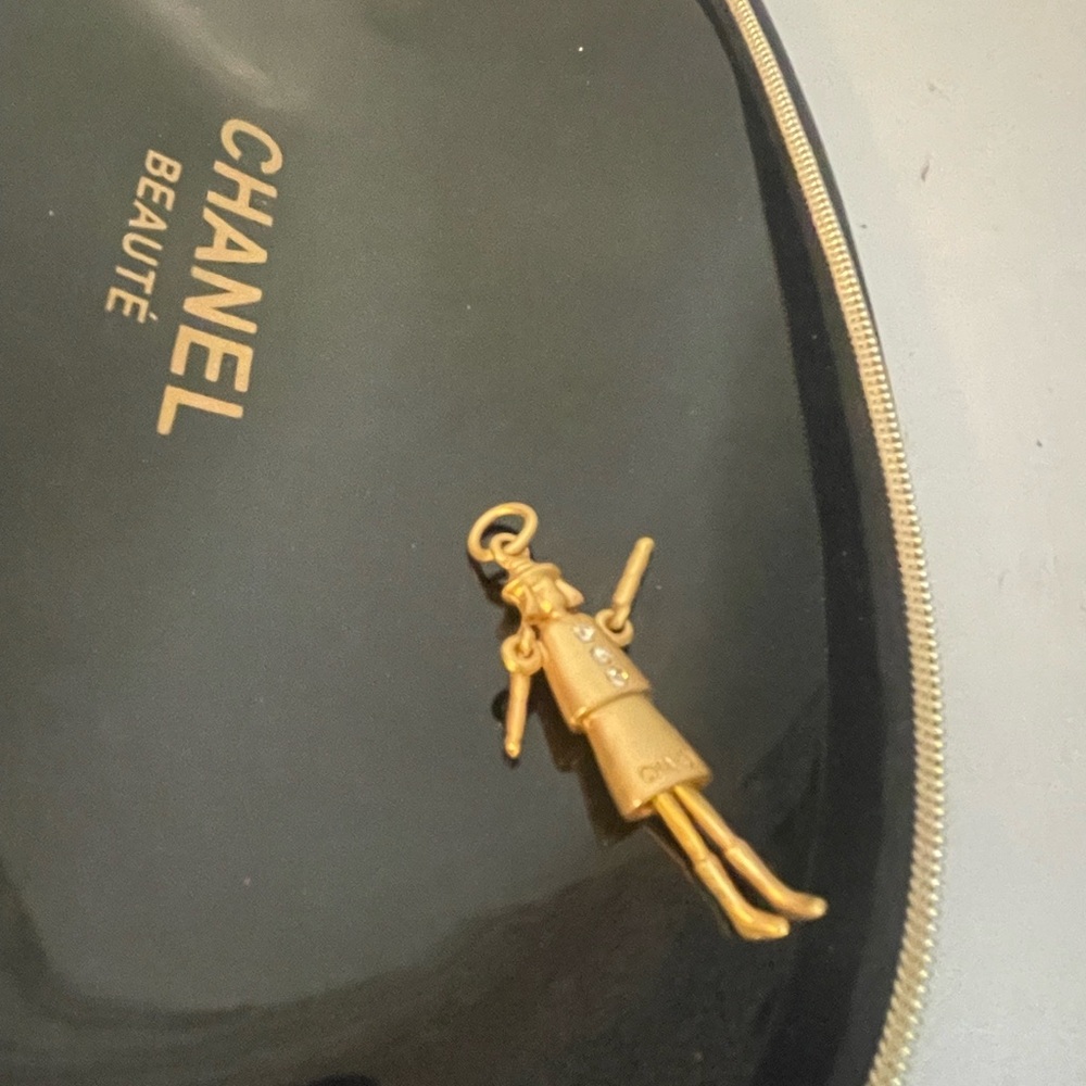 Chanel zipper puller - Picture 2 of 11